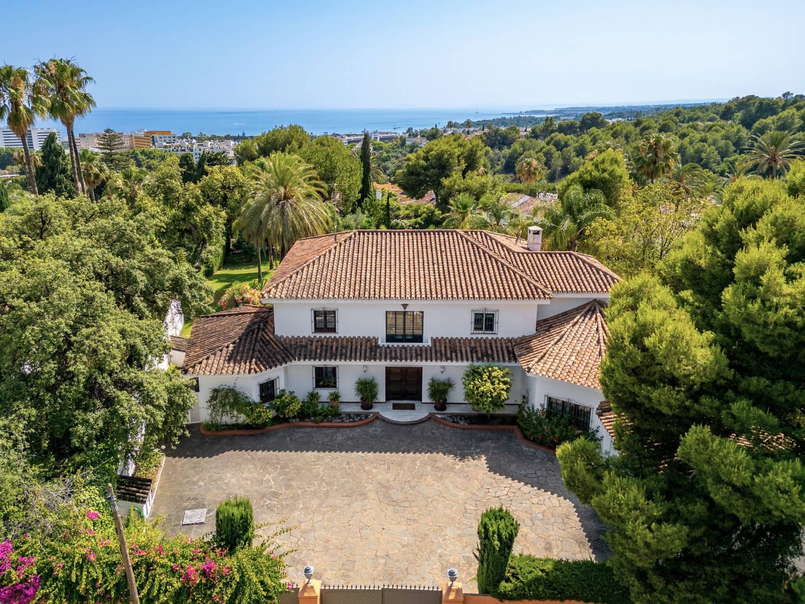 4 slaapkamer Villa te koop in Golden Mile met zwembad garage - € 4.200.000 (Ref: 9129639)