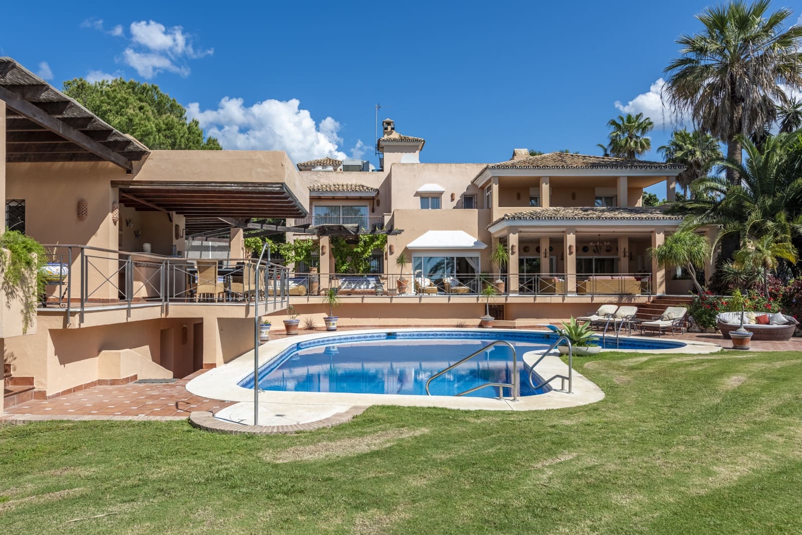 8 Zimmer Villa zu verkaufen in New Golden Mile mit Pool Garage - 6.800.000 € (Ref: 9134304)