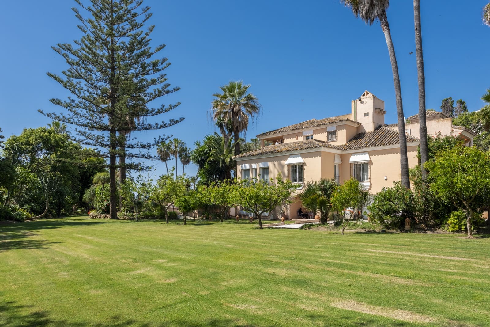 8 Zimmer Villa zu verkaufen in New Golden Mile mit Pool Garage - 6.800.000 € (Ref: 9134304)