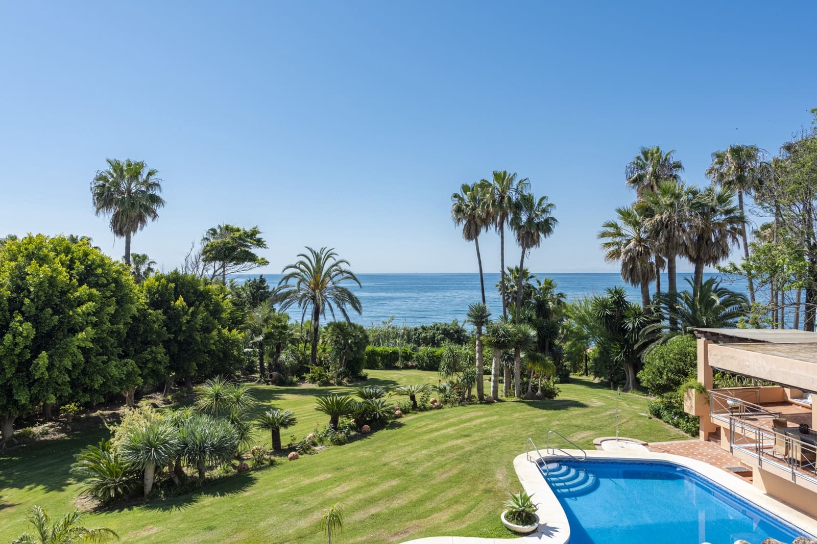 8 soverom Villa til salgs i Estepona med svømmebasseng garasje - € 6 600 000 (Ref: 9134304)