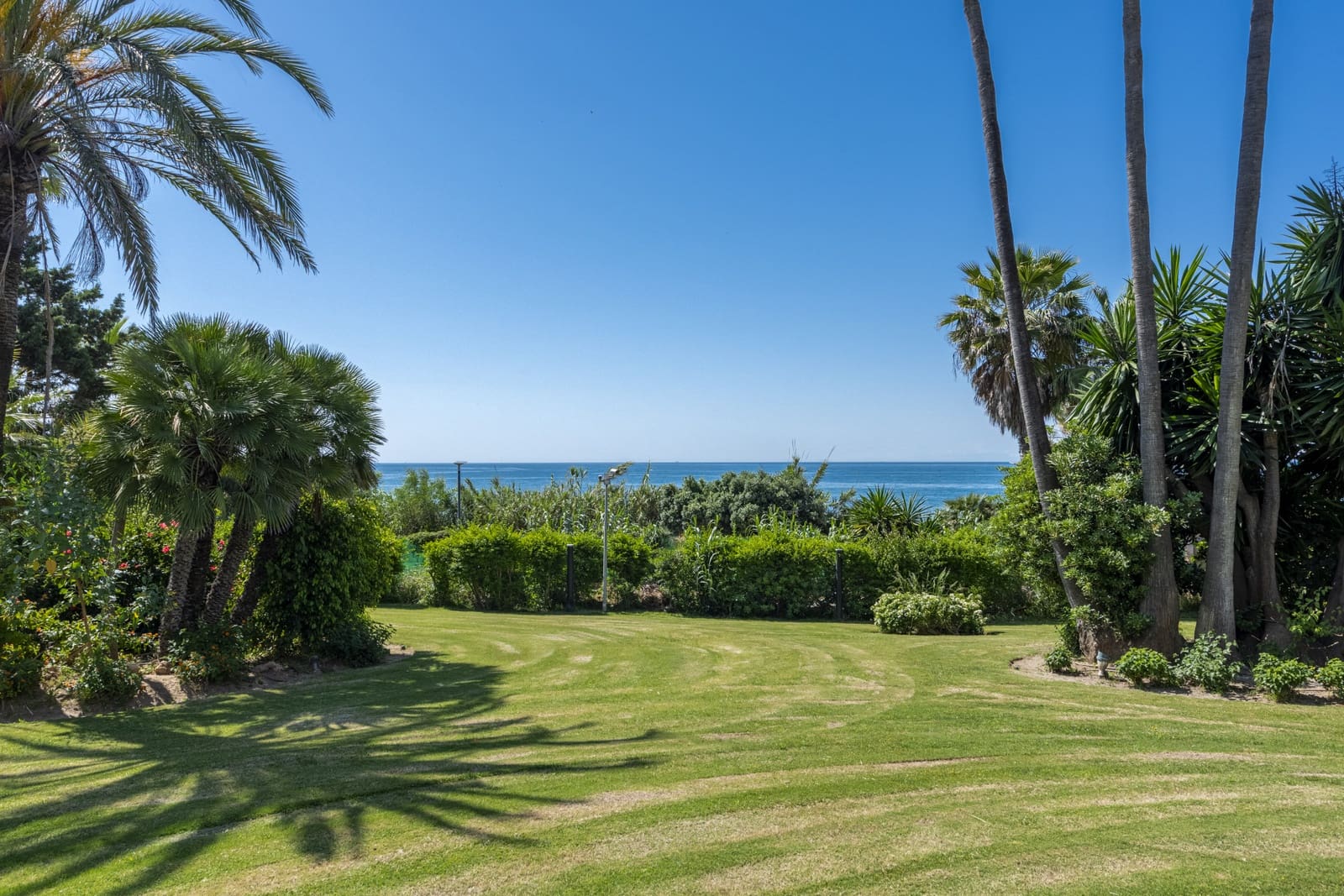 8 soverom Villa til salgs i Estepona med svømmebasseng garasje - € 6 600 000 (Ref: 9134304)