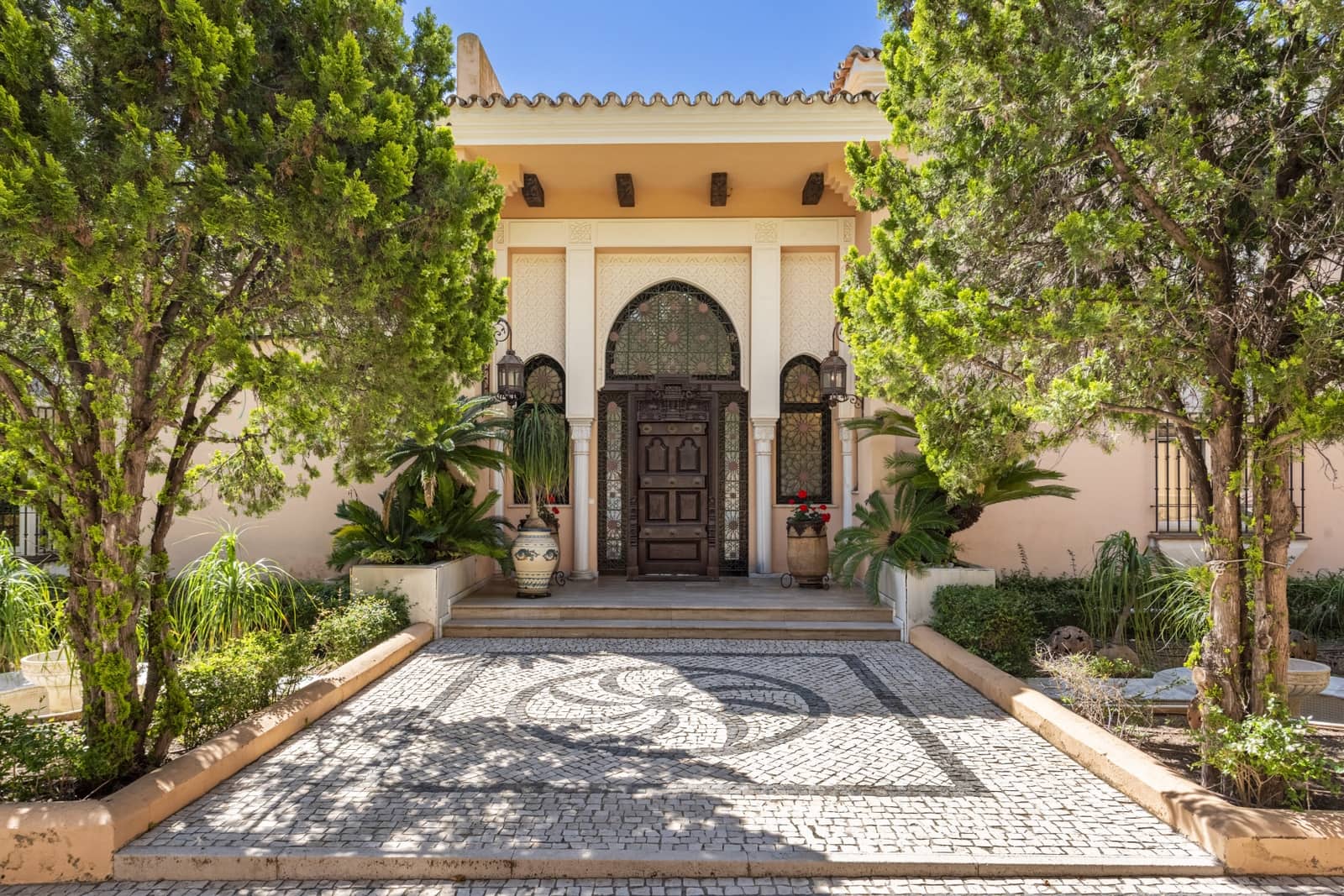 8 soverom Villa til salgs i Estepona med svømmebasseng garasje - € 6 600 000 (Ref: 9134304)