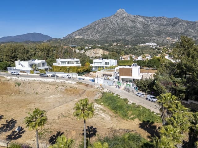 Building Plot for sale in Marbella - € 1,750,000 (Ref: 9134305)