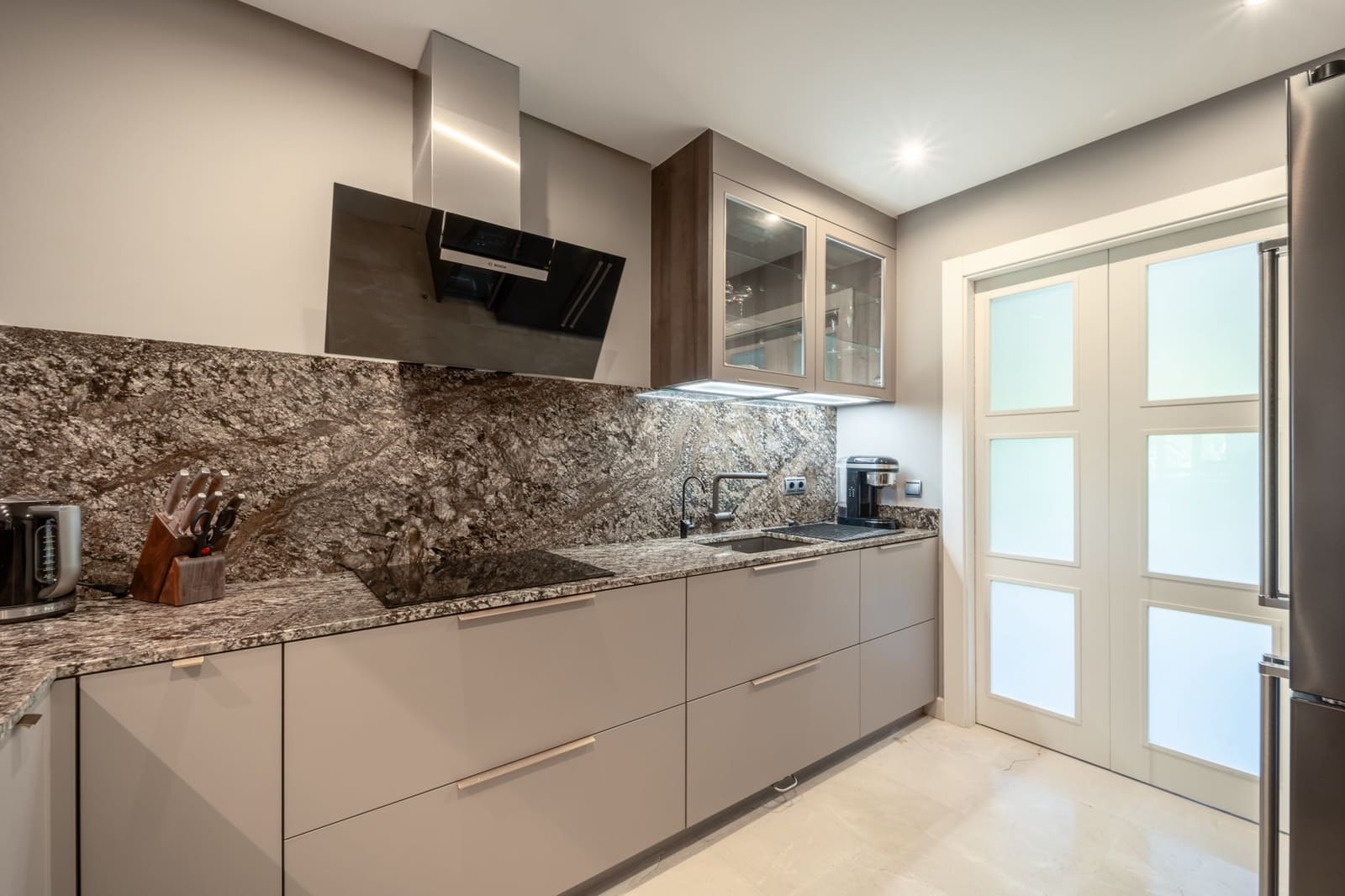 2 slaapkamer Appartement te koop in Marbella met zwembad garage - € 1.395.000 (Ref: 9145462)