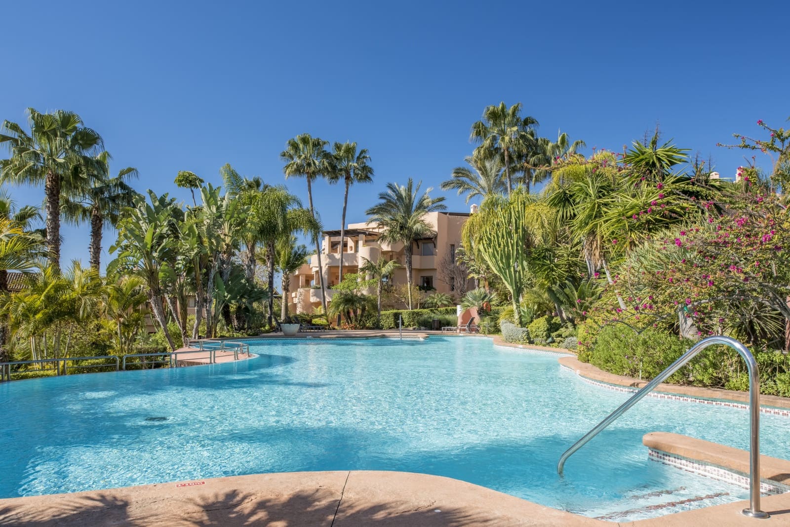 2 slaapkamer Appartement te koop in Marbella met zwembad garage - € 1.395.000 (Ref: 9145462)