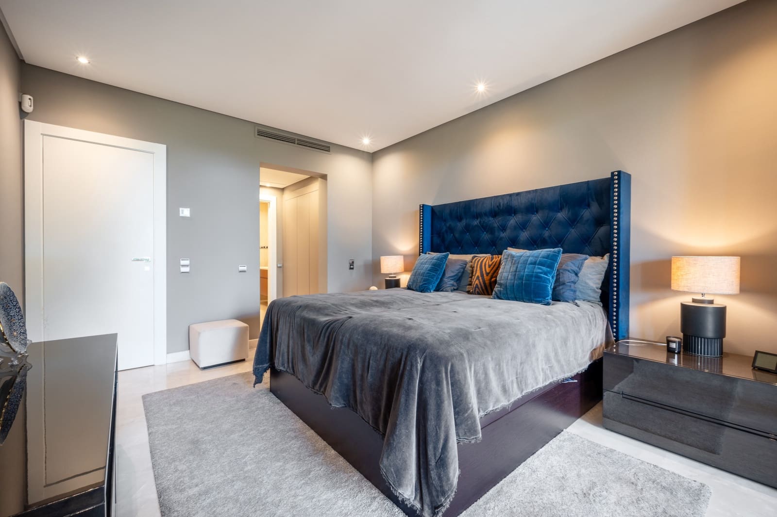 2 slaapkamer Appartement te koop in Marbella met zwembad garage - € 1.395.000 (Ref: 9145462)