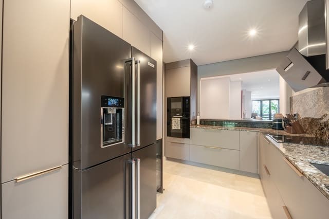 2 slaapkamer Appartement te koop in Marbella met zwembad garage - € 1.395.000 (Ref: 9145462)