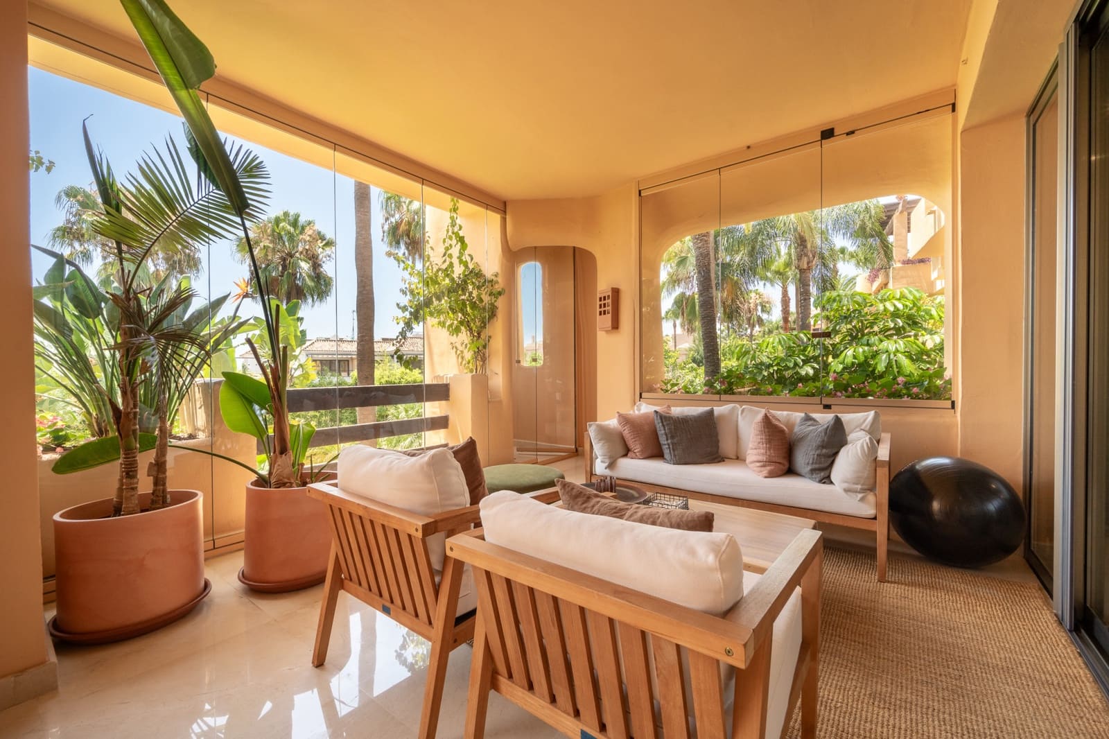 2 slaapkamer Appartement te koop in Marbella met zwembad garage - € 1.395.000 (Ref: 9145462)