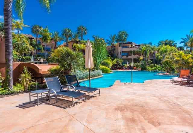 2 slaapkamer Appartement te koop in Marbella met zwembad garage - € 1.395.000 (Ref: 9145462)