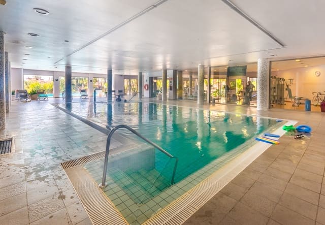 2 slaapkamer Appartement te koop in Marbella met zwembad garage - € 1.395.000 (Ref: 9145462)