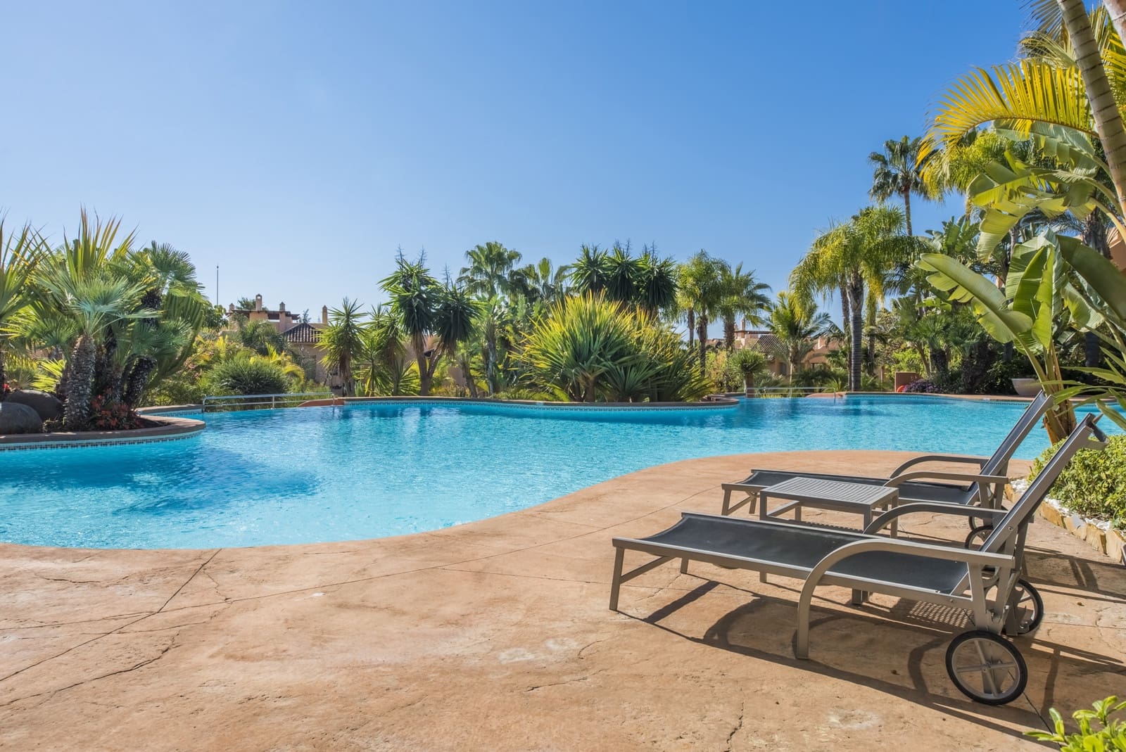 2 slaapkamer Appartement te koop in Marbella met zwembad garage - € 1.395.000 (Ref: 9145462)