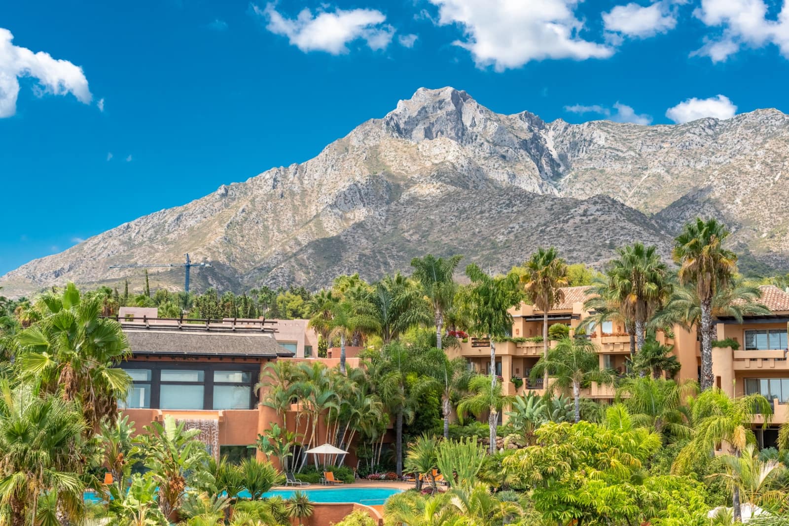 2 slaapkamer Appartement te koop in Marbella met zwembad garage - € 1.395.000 (Ref: 9145462)