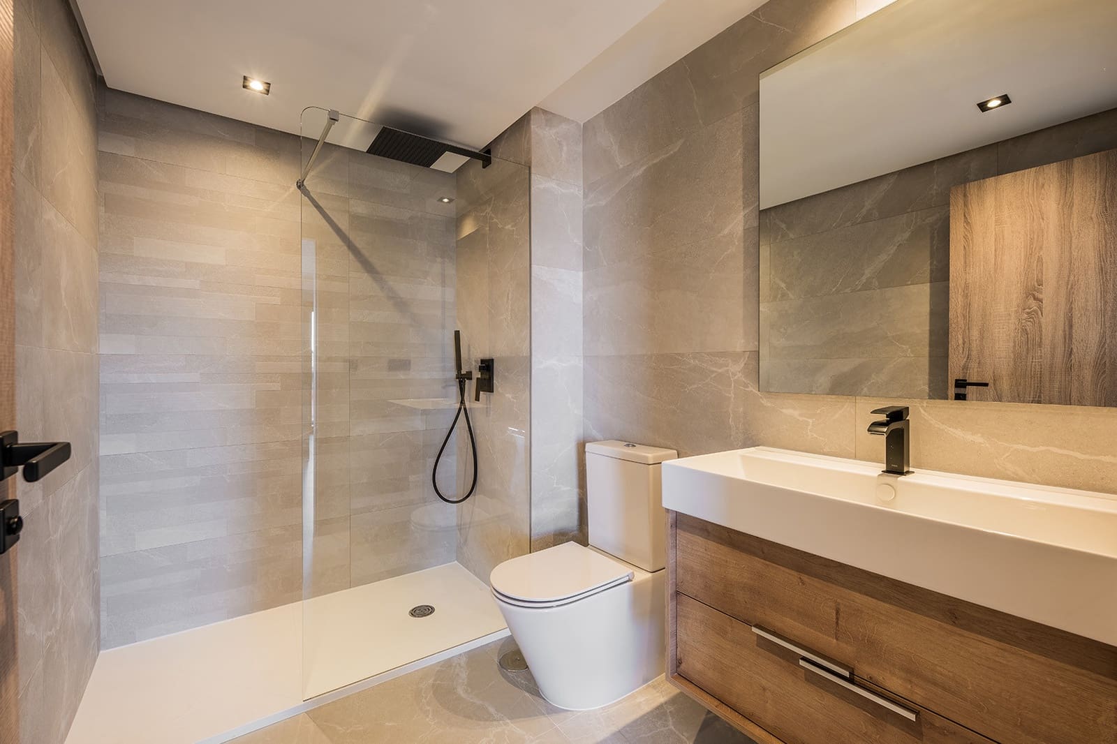 3 sypialnia Penthouse na sprzedaż w Istan z basenem garażem - 945 000 € (Ref: 9145463)