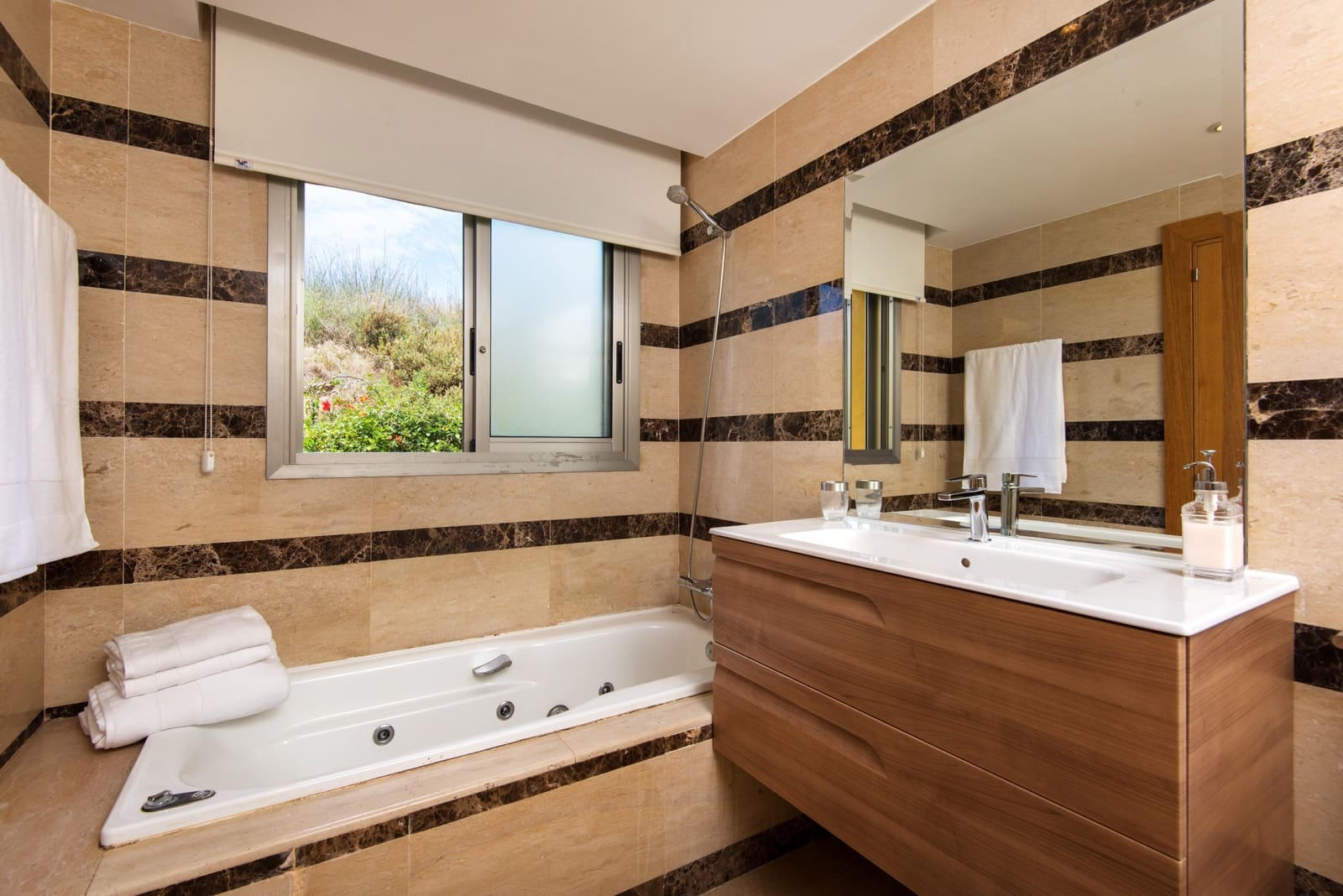 2 soverom Hus til salgs i Marbella med svømmebasseng garasje - € 850 000 (Ref: 9145464)