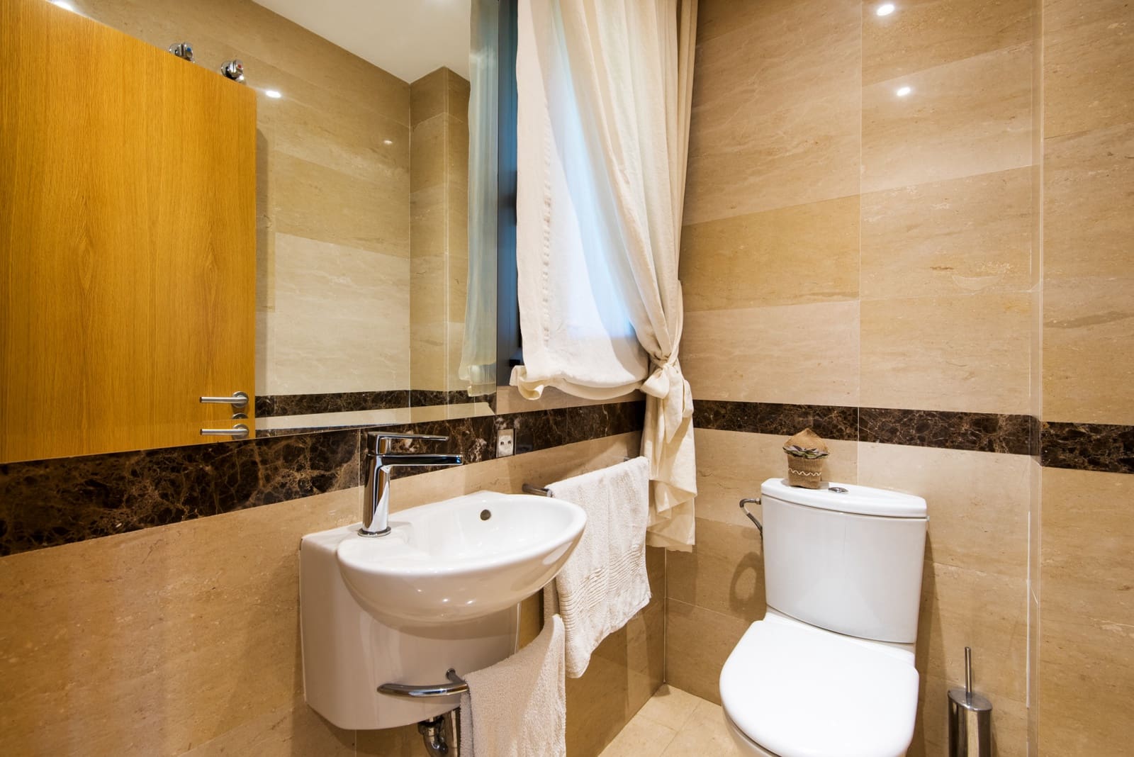 2 soverom Hus til salgs i Marbella med svømmebasseng garasje - € 850 000 (Ref: 9145464)