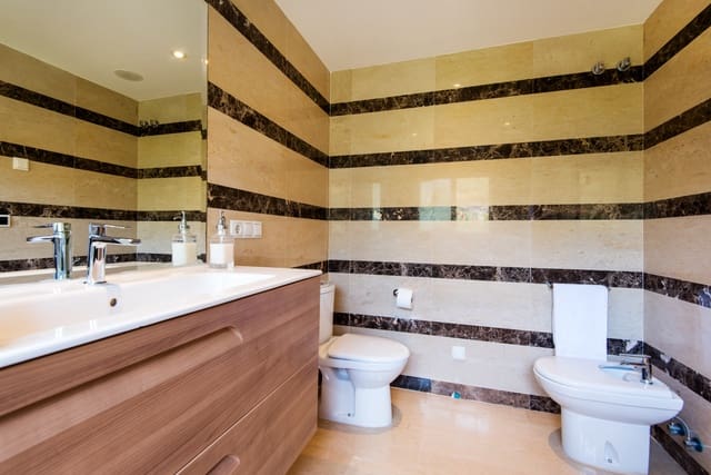 2 slaapkamer Huis te koop in Marbella met zwembad garage - € 850.000 (Ref: 9145464)