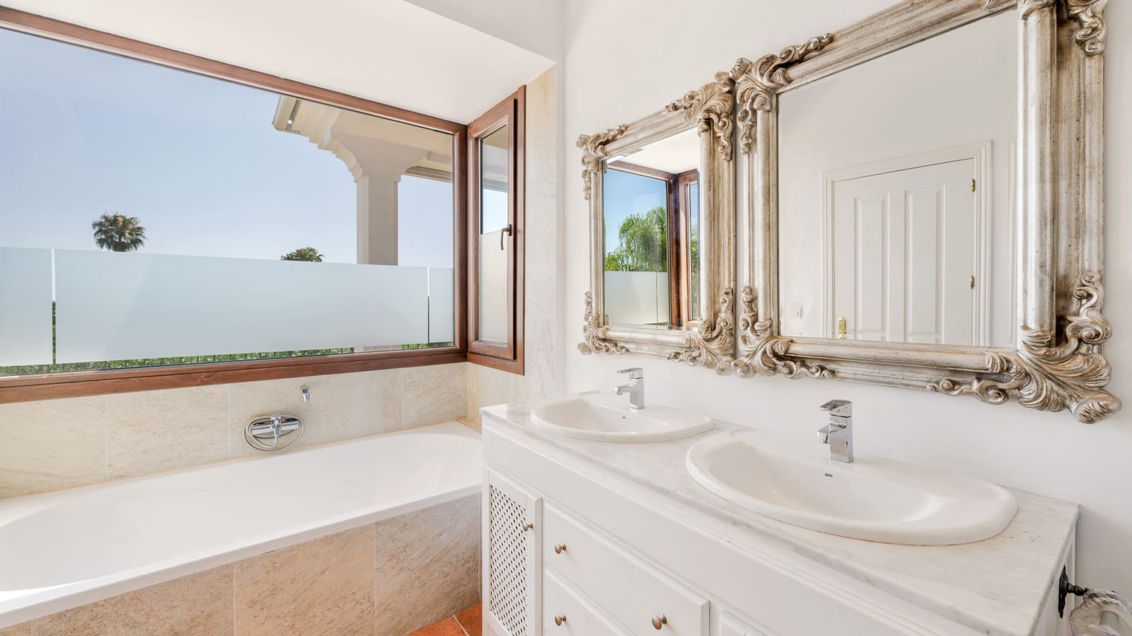 5 bedroom Villa for sale in Golden Mile with pool garage - € 3,850,000 (Ref: 9146995)