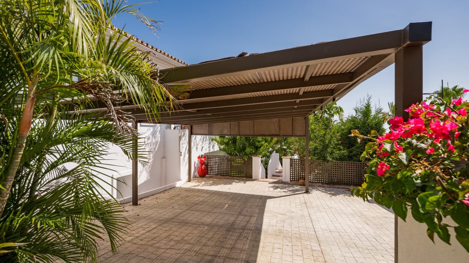 5 bedroom Villa for sale in Golden Mile with pool garage - € 3,850,000 (Ref: 9146995)