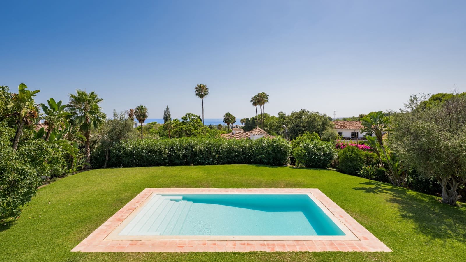 5 bedroom Villa for sale in Golden Mile with pool garage - € 3,850,000 (Ref: 9146995)