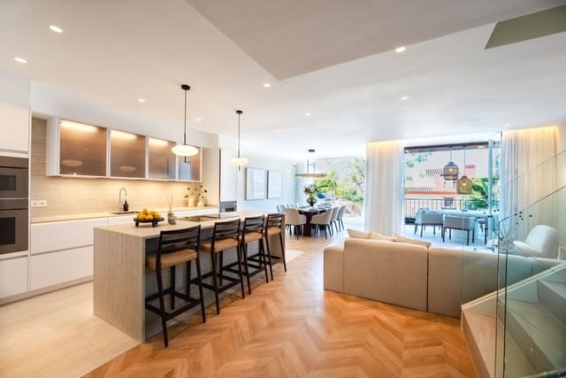 5 Zimmer Haus zu verkaufen in Marbella mit Pool Garage - 2.495.000 € (Ref: 9151847)