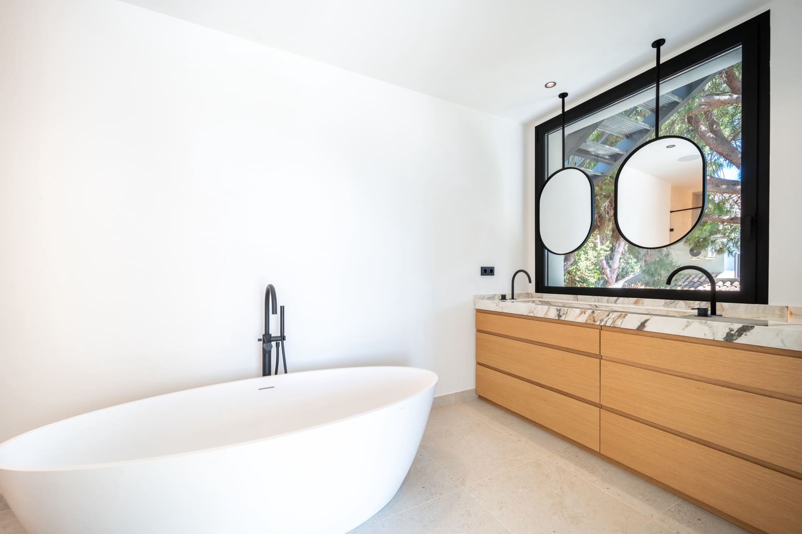 4 sypialnia Willa na sprzedaż w Marbella z basenem garażem - 3 350 000 € (Ref: 9163656)