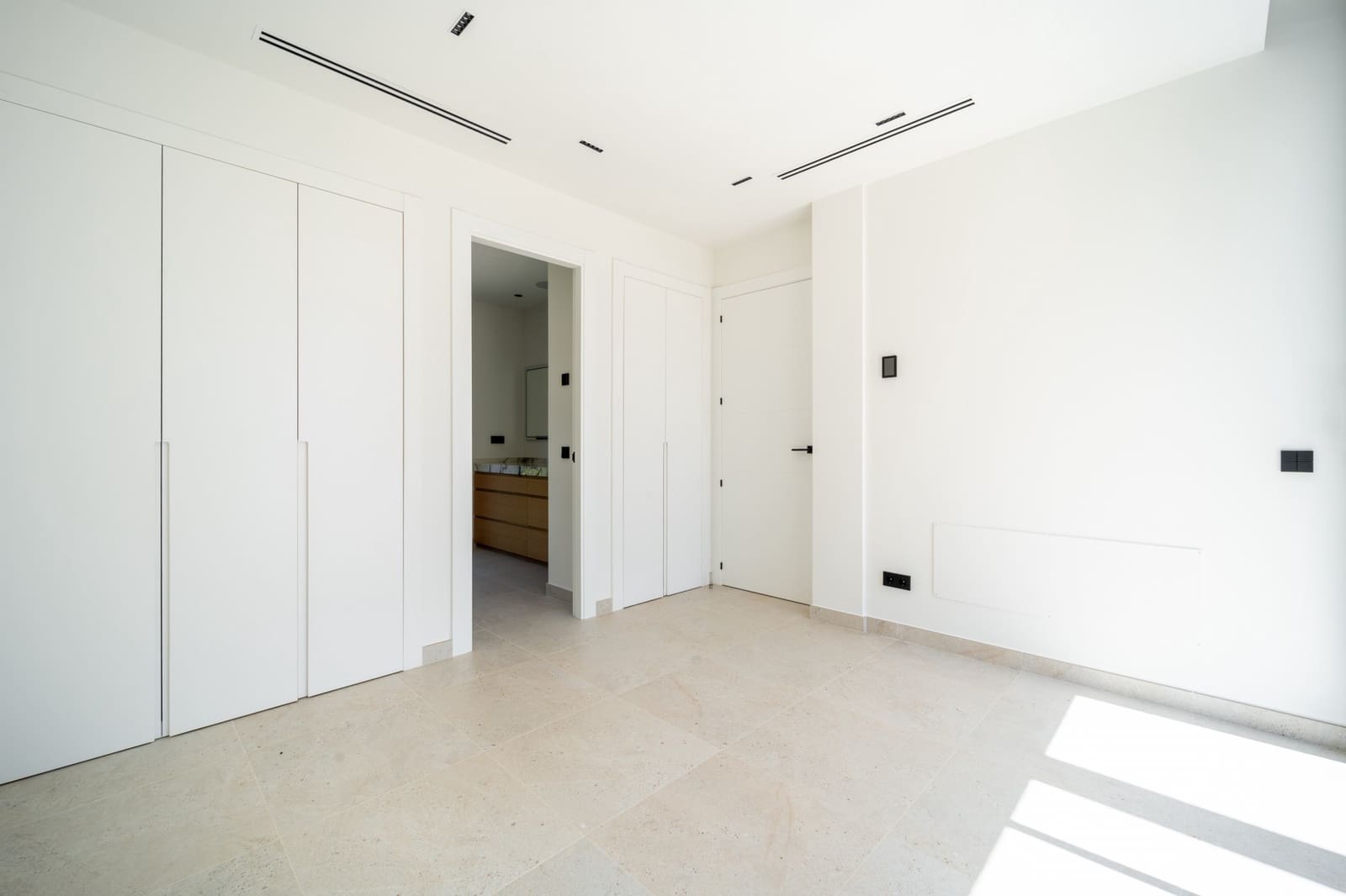4 sypialnia Willa na sprzedaż w Marbella z basenem garażem - 3 350 000 € (Ref: 9163656)