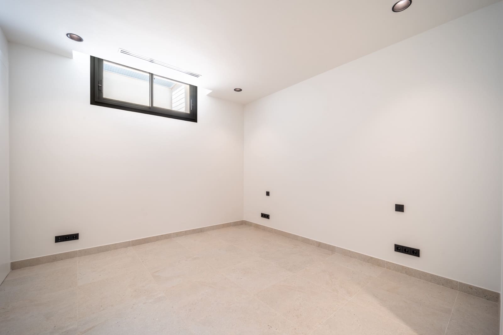 4 sypialnia Willa na sprzedaż w Marbella z basenem garażem - 3 350 000 € (Ref: 9163656)