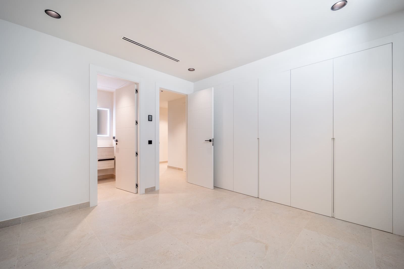 4 sypialnia Willa na sprzedaż w Marbella z basenem garażem - 3 350 000 € (Ref: 9163656)