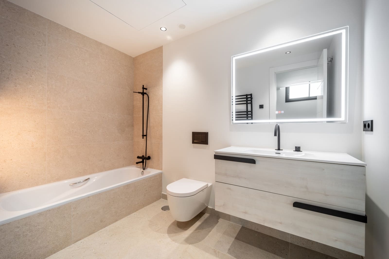 4 sypialnia Willa na sprzedaż w Marbella z basenem garażem - 3 350 000 € (Ref: 9163656)