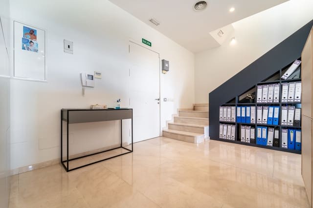 Office for sale in Golden Mile, Marbella with garage - € 420,000 (Ref: 9186835)