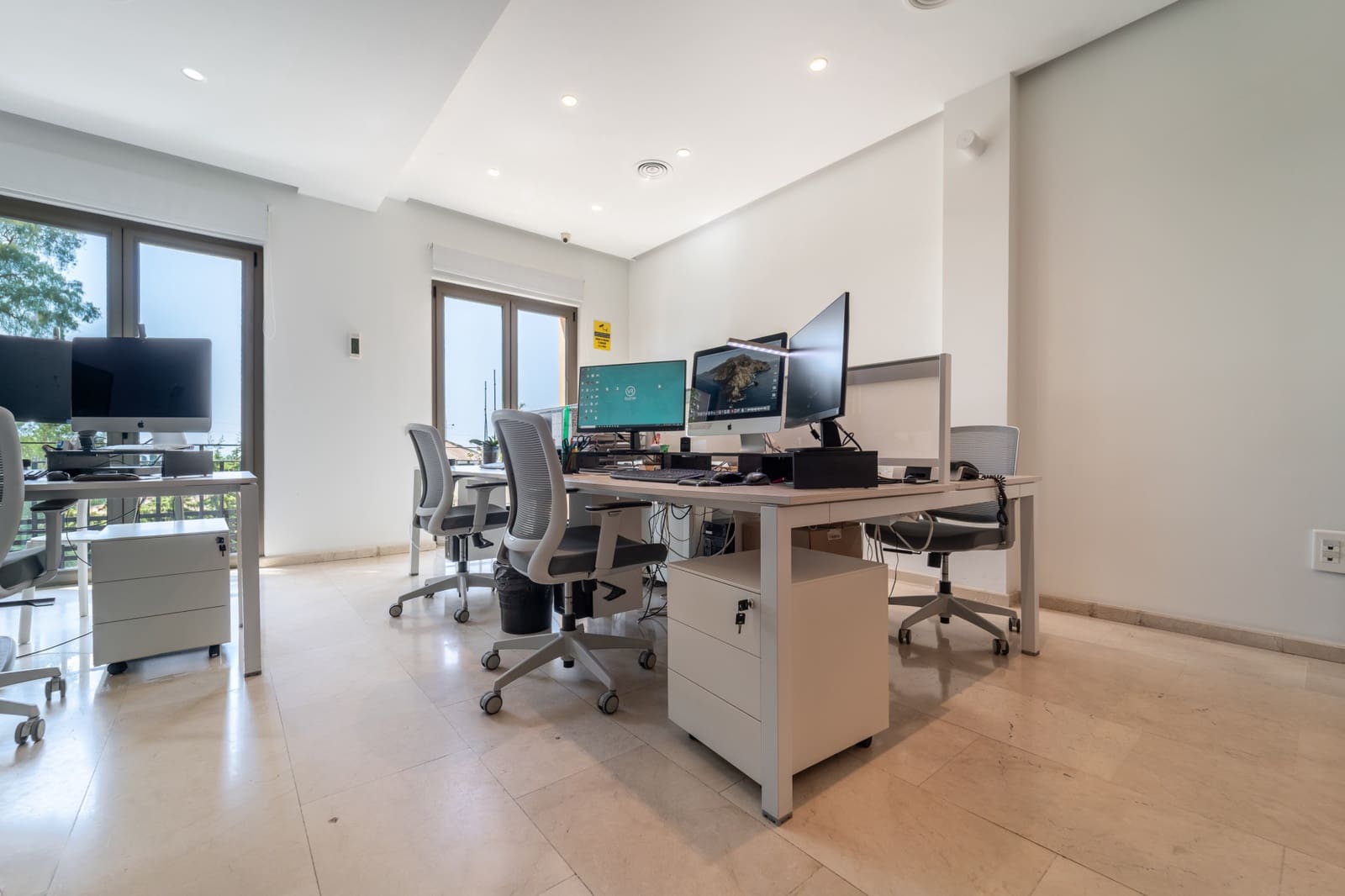 Kontor til salg i Golden Mile med garage - € 420.000 (Ref: 9186835)