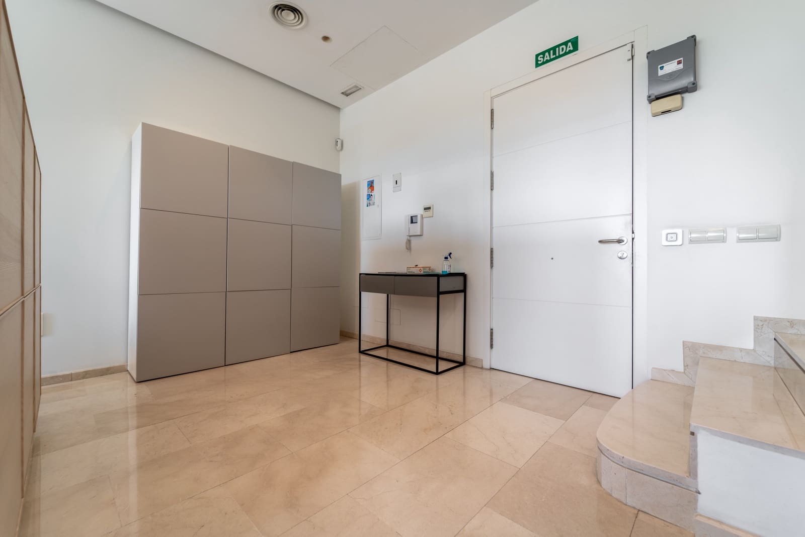 Kontor til salg i Golden Mile med garage - € 420.000 (Ref: 9186835)