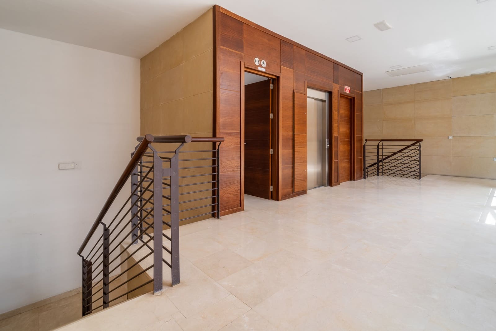 Kontor til salg i Golden Mile med garage - € 420.000 (Ref: 9186835)