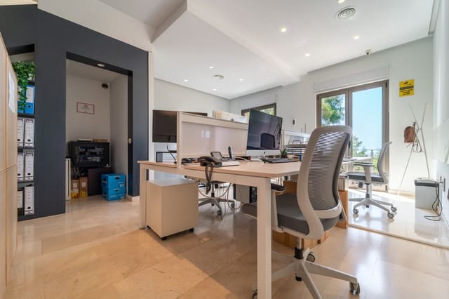 Office for sale in Golden Mile, Marbella with garage - € 420,000 (Ref: 9186835)
