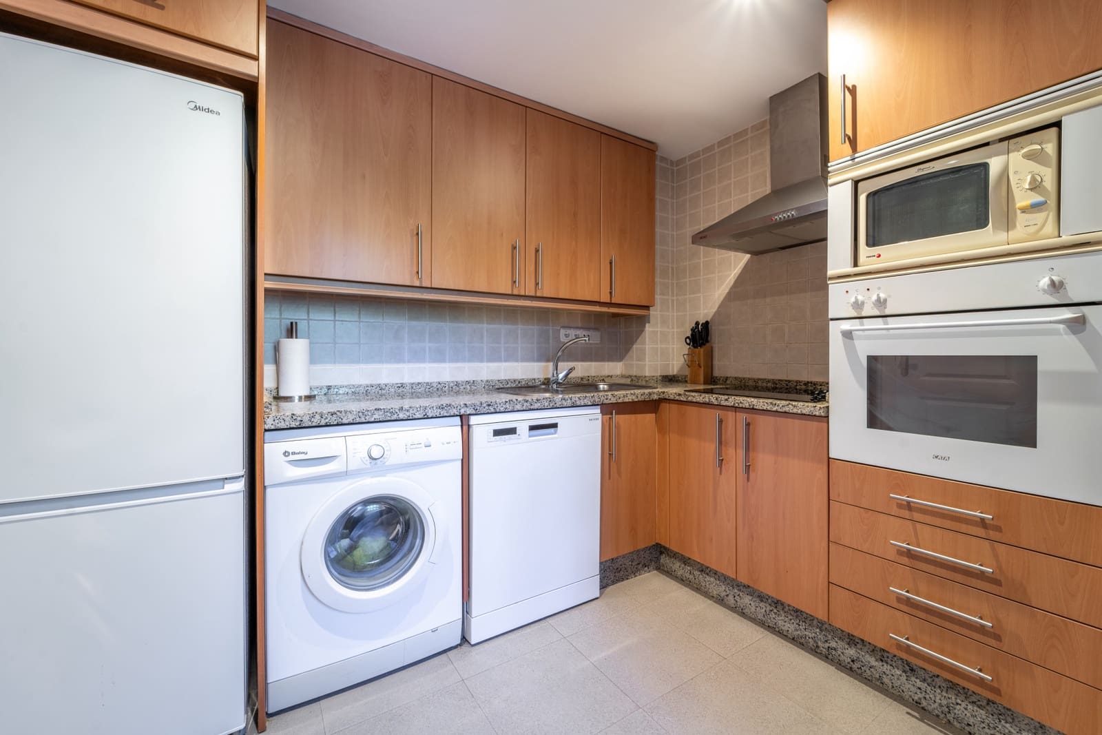 2 bedroom Apartment for rent in Marbella with pool garage - € 2,950 (Ref: 9187444)