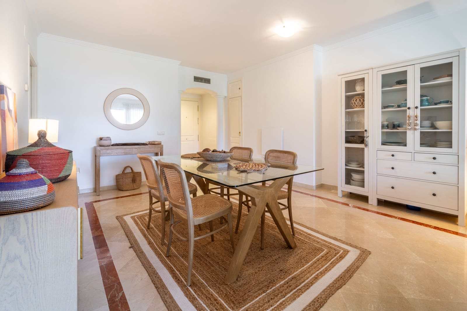 2 bedroom Apartment for rent in Marbella with pool garage - € 2,950 (Ref: 9187444)