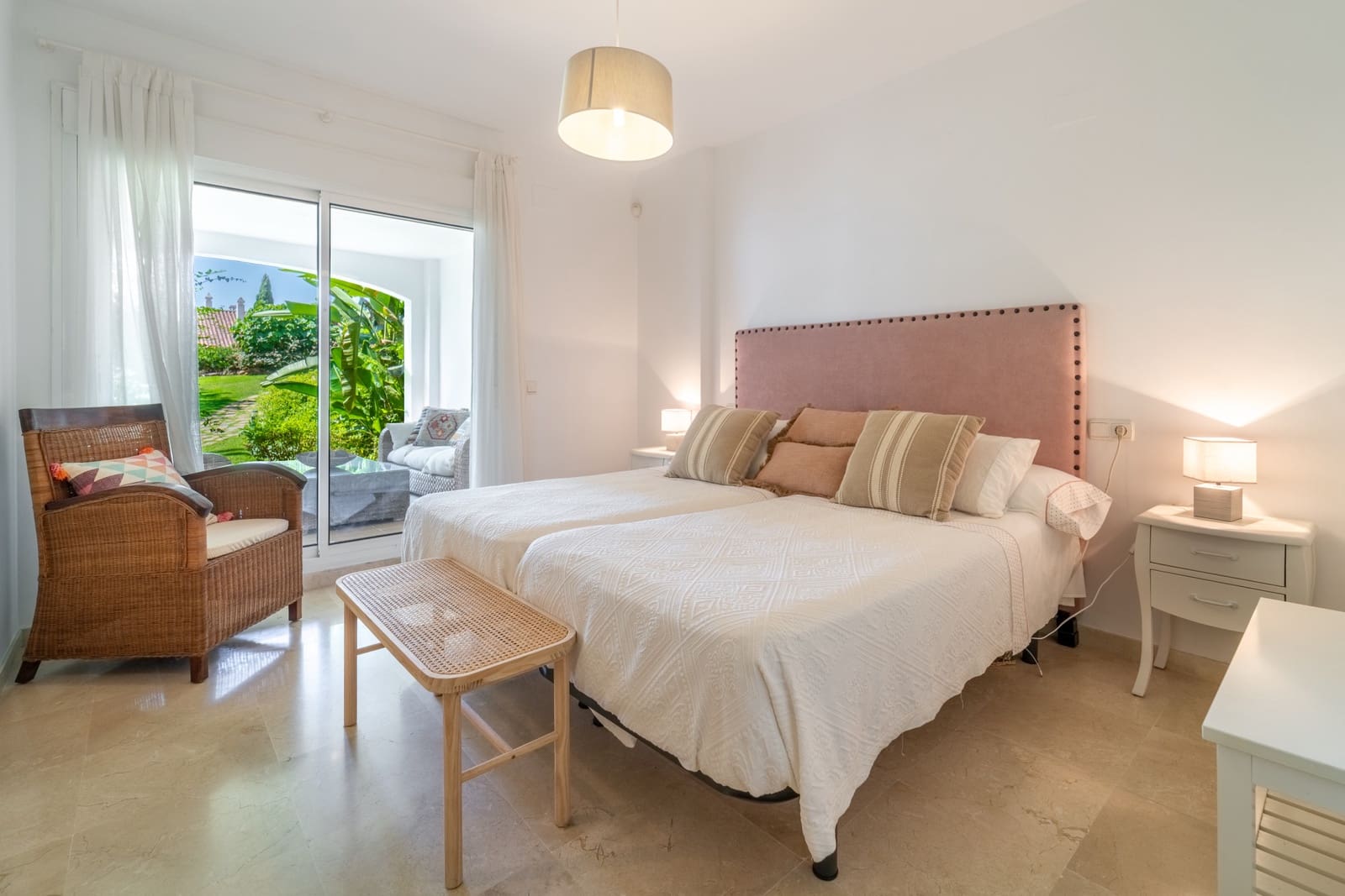 2 bedroom Apartment for rent in Marbella with pool garage - € 2,950 (Ref: 9187444)