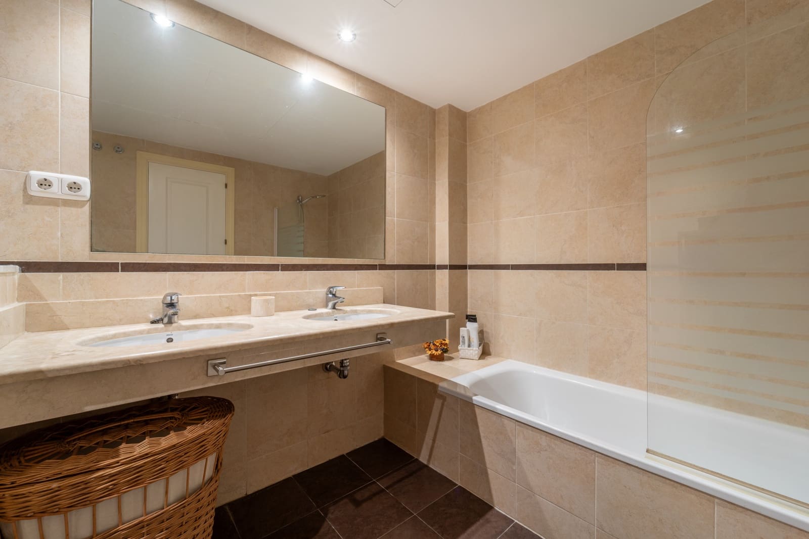 2 bedroom Apartment for rent in Marbella with pool garage - € 2,950 (Ref: 9187444)