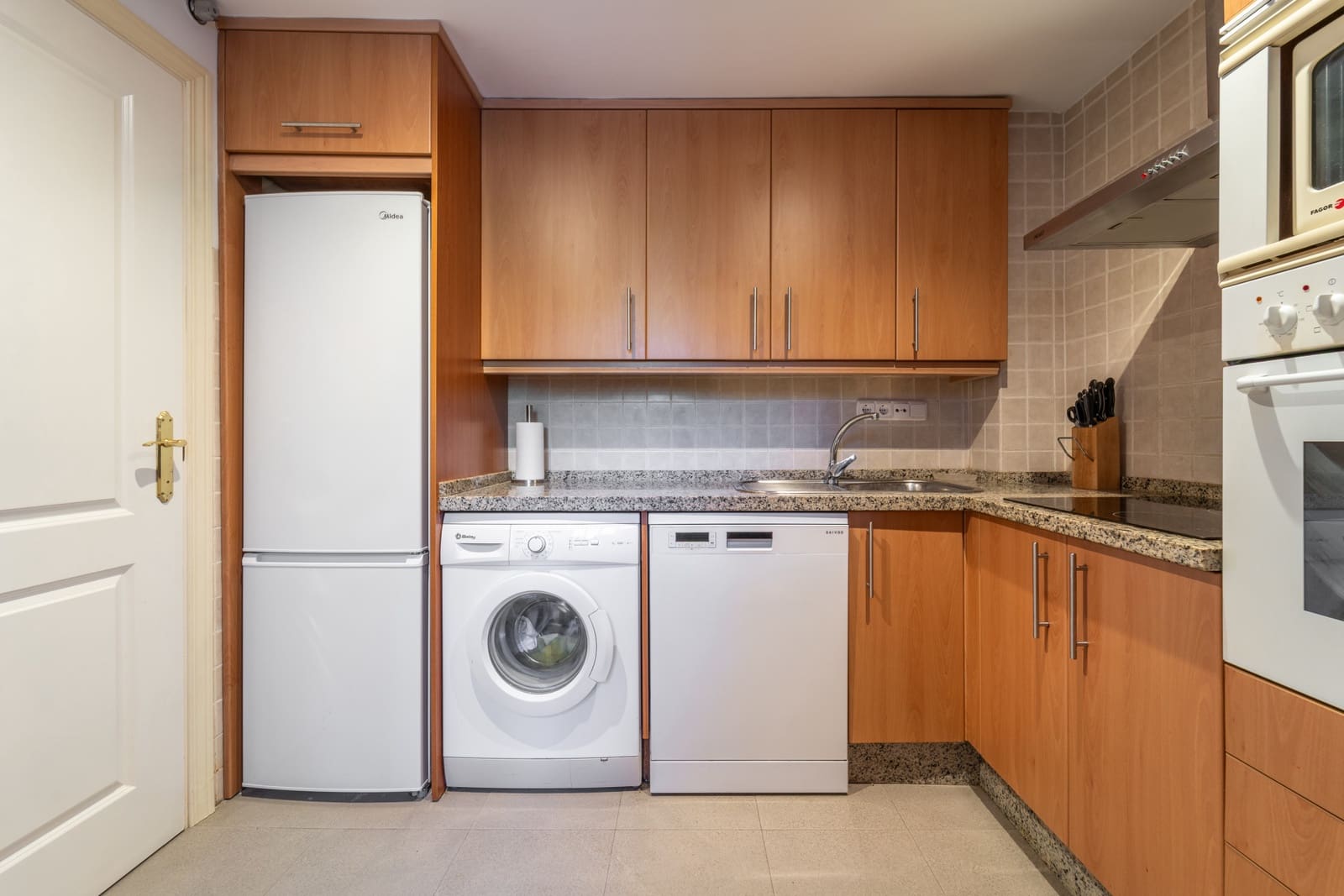 2 bedroom Apartment for rent in Marbella with pool garage - € 2,950 (Ref: 9187444)