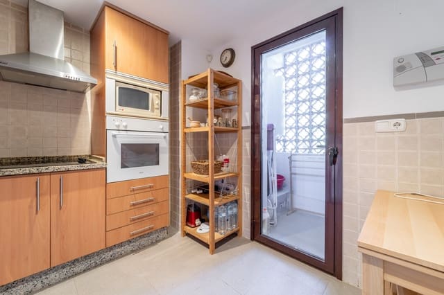 Appartement de 2 chambres à louer à Marbella avec piscine garage - 2 950 € (Ref: 9187444)