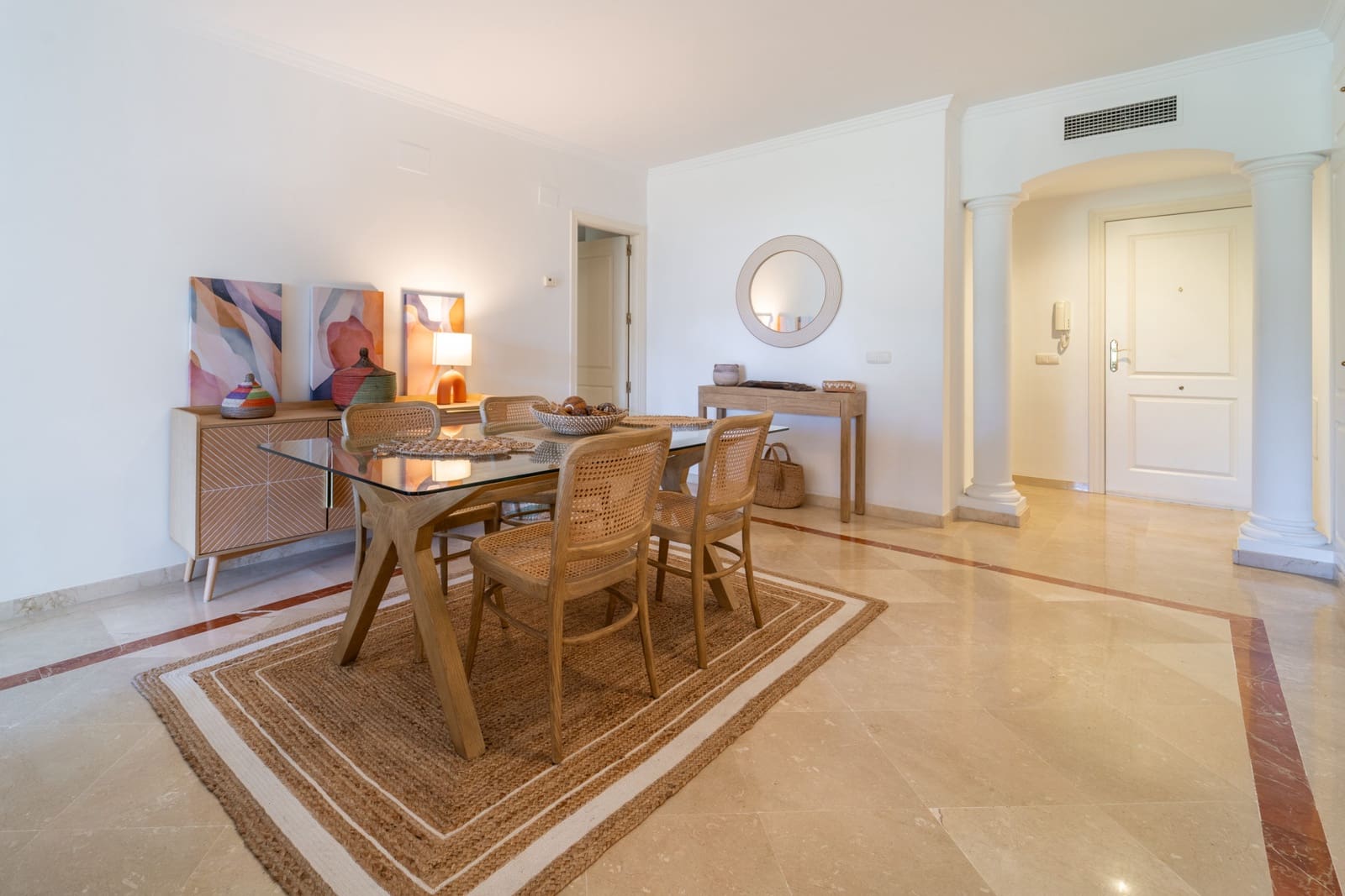 2 bedroom Apartment for rent in Marbella with pool garage - € 2,950 (Ref: 9187444)