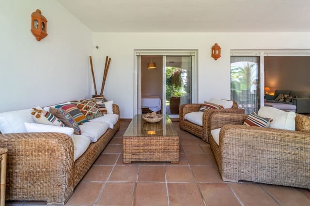 Appartement de 2 chambres à louer à Marbella avec piscine garage - 2 950 € (Ref: 9187444)