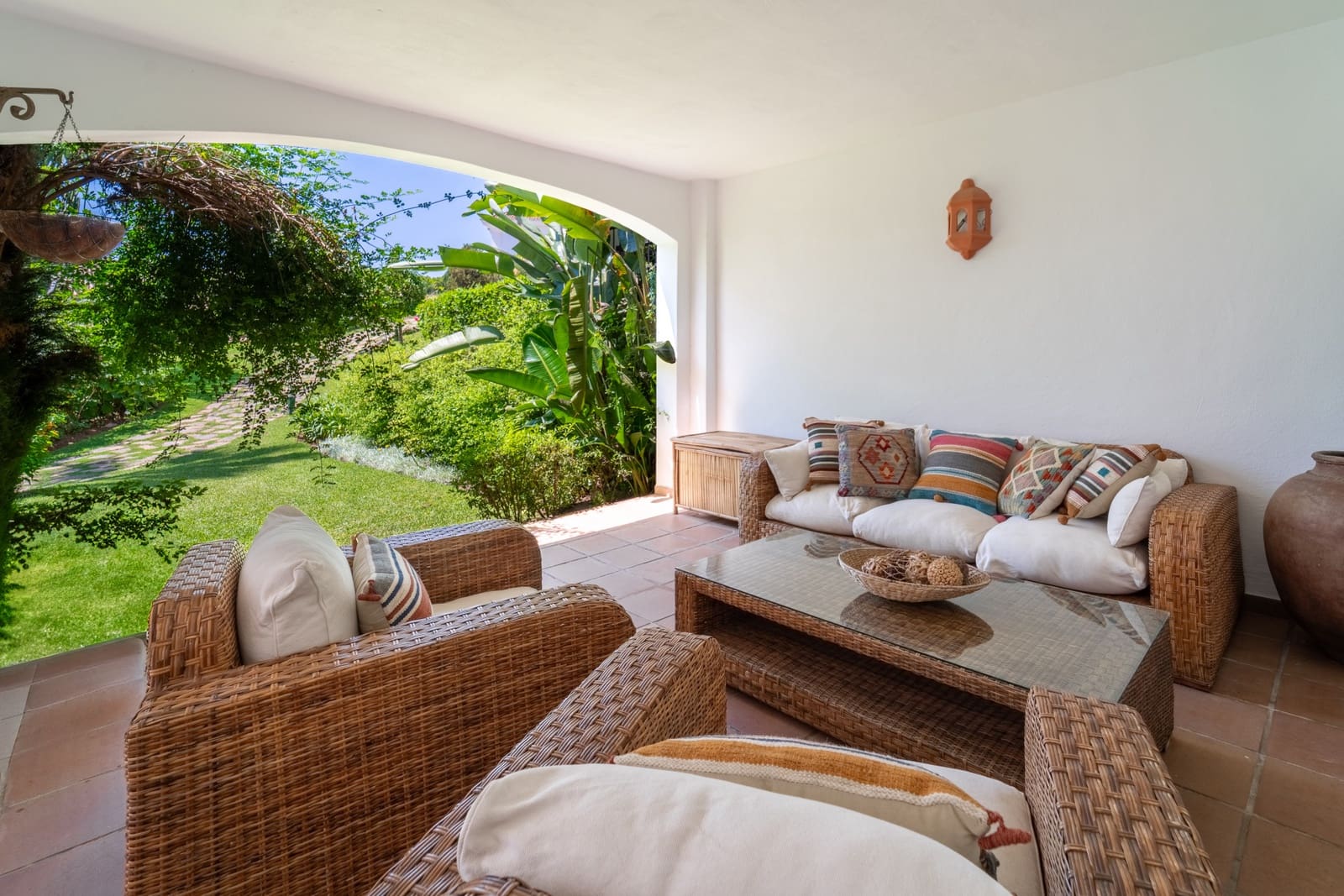 2 bedroom Apartment for rent in Marbella with pool garage - € 2,950 (Ref: 9187444)