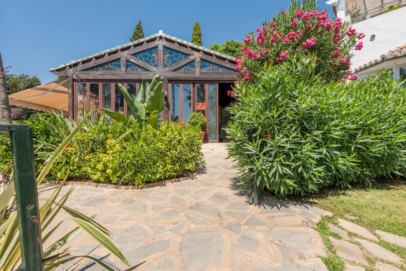 2 bedroom Apartment for rent in Marbella with pool garage - € 2,950 (Ref: 9187444)