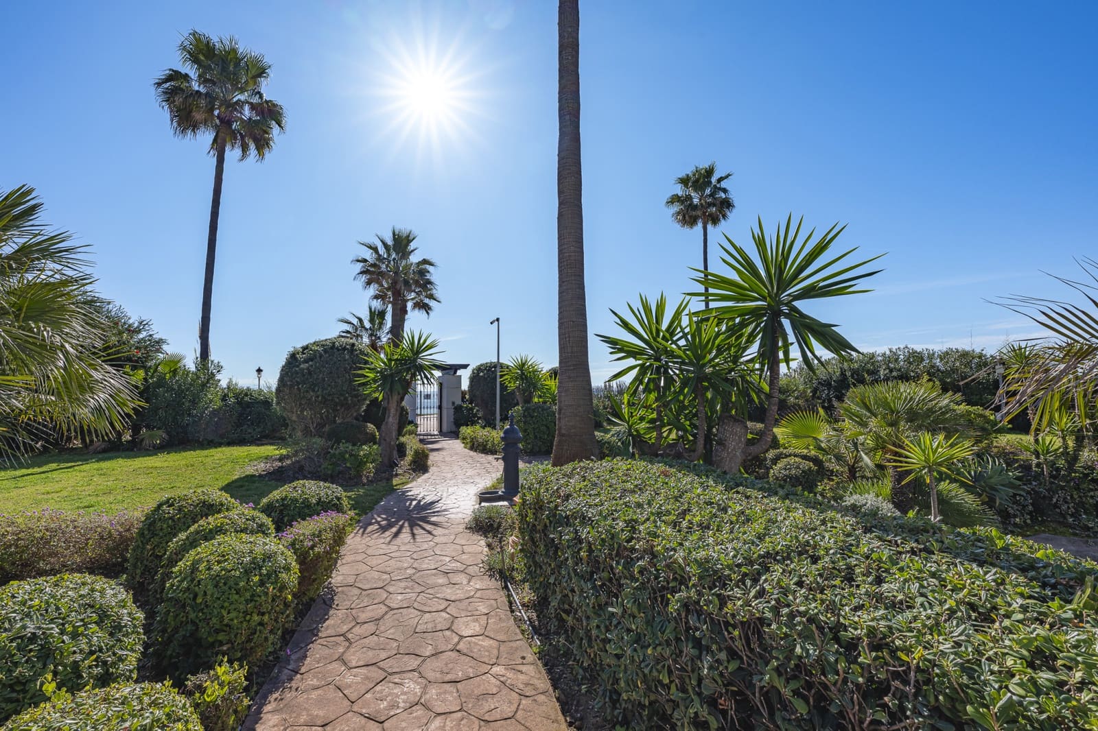 3 chambre Penthouse à vendre à Estepona avec piscine garage - 2 995 000 € (Ref: 9188385)