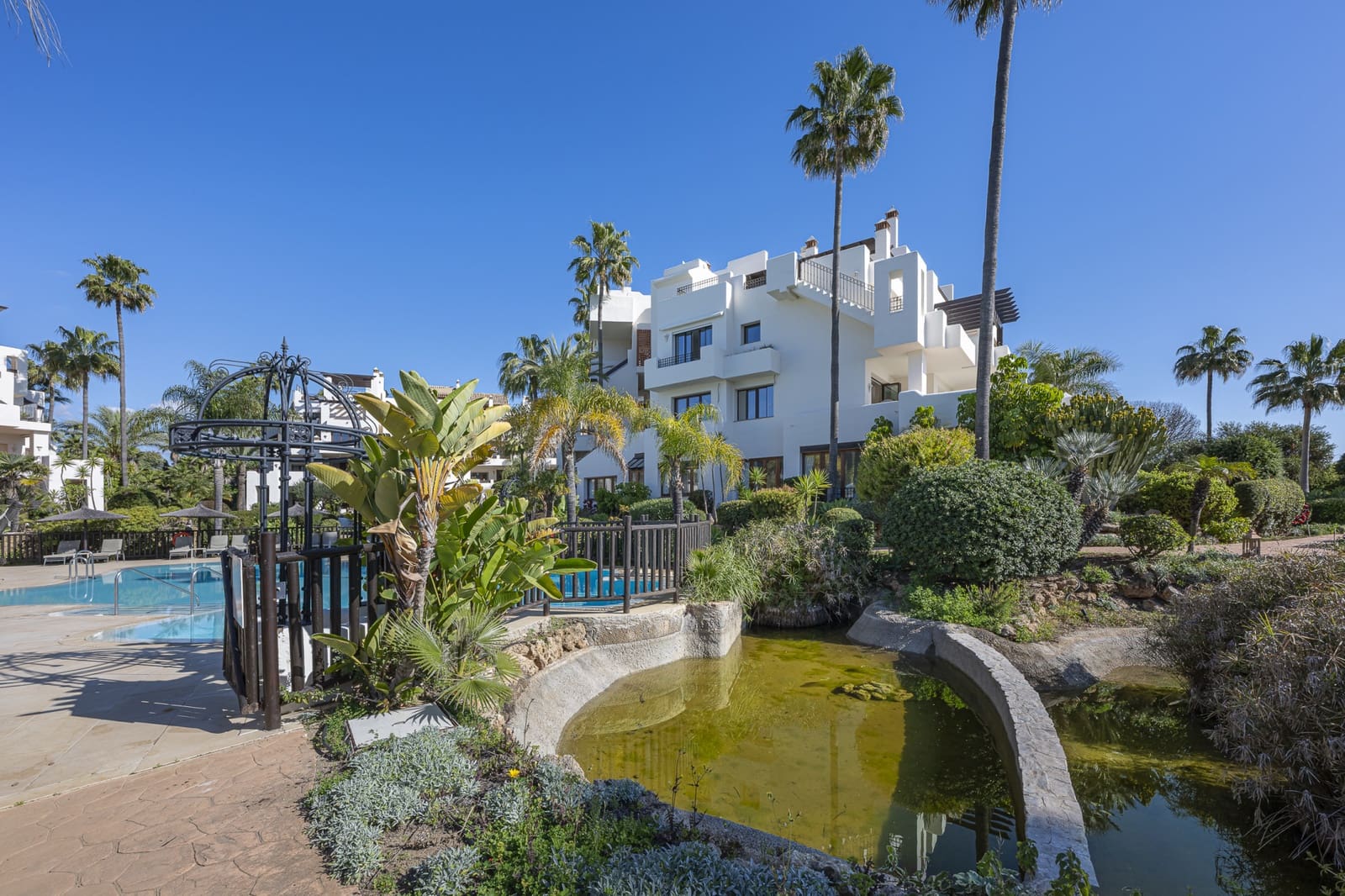 3 chambre Penthouse à vendre à Estepona avec piscine garage - 2 995 000 € (Ref: 9188385)