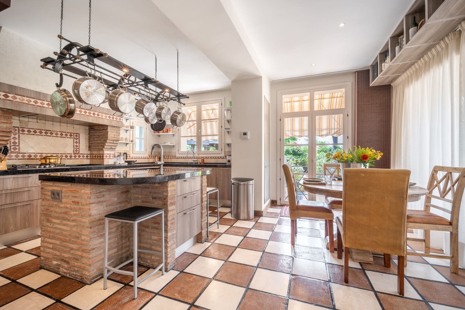 7 bedroom Villa for rent in Marbella with pool garage - € 11,000 (Ref: 9190597)