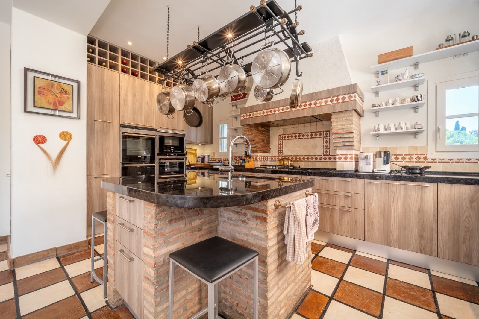 7 bedroom Villa for rent in Marbella with pool garage - € 11,000 (Ref: 9190597)