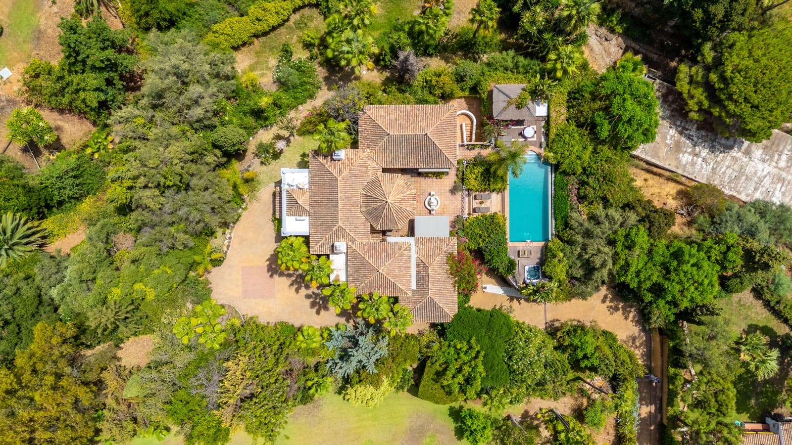 7 bedroom Villa for rent in Marbella with pool garage - € 11,000 (Ref: 9190597)