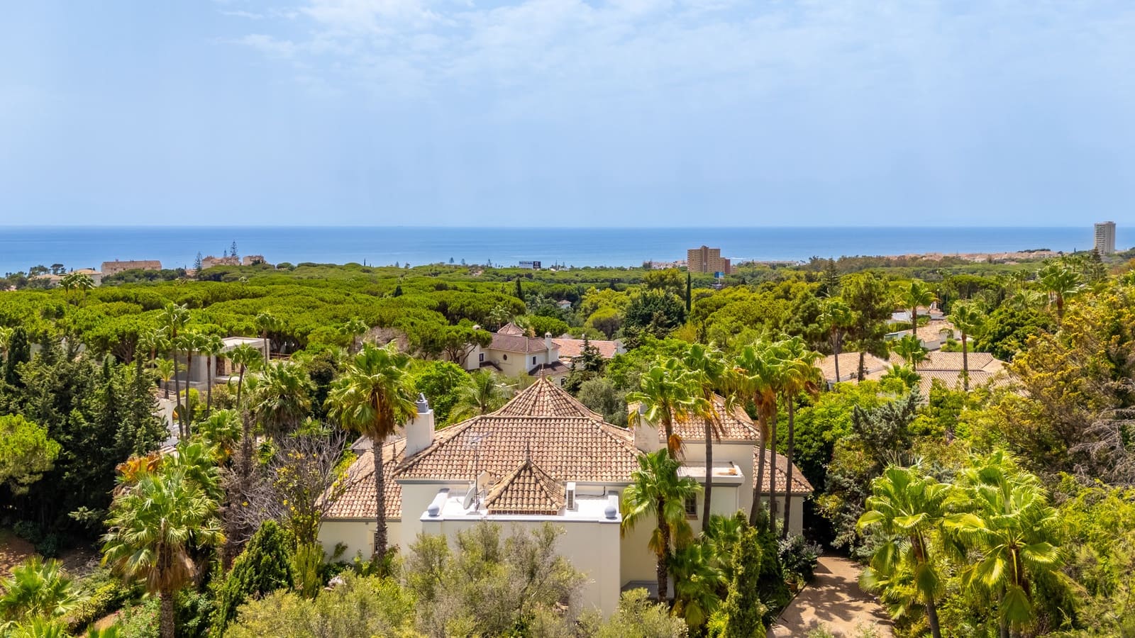 7 bedroom Villa for rent in Marbella with pool garage - € 11,000 (Ref: 9190597)